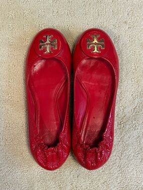 Tory Burch Reva Red Leather Golden Logo Ballet Flats, Size 6
